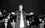 La comédienne Madeleine Renaud, qui dirige avec Jean-Louis Barrault le Théâtre de France-Odéon, s'adresse, le 16 mai 1968 aux étudiants contestataires qui occupent l'établissement