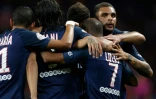 Les joueurs du Paris SG Angel Di Maria, Edinson Cavani, Lucas et Layvin Kurzawa se congratulent lors du match face à Metz le 21 août 2016 au Parc des Princes