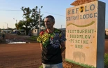 Raynald Gilon, ancien parachutiste belge, garde forestier et aujourd'hui directeur d'hôtel, à Kafolo, le 10 octobre 2025 en Côte d'Ivoire