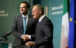 Donald Tusk (D) et Leo Varadkar à Dublin le 1er décembre 2017