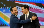 Le président colombien Abelardo de la Espriella (g.) et le secrétaire d'Etat américain Marco Rubio s'étreignent lors d'une cérémonie de signature d'accords bilatéraux à Barranquilla, en Colombie, le 8 septembre 2026