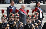 La Garde républicaine défile devant Daniel Cordier et Emmanuel Macron le 18 juin 2018 au Mémorial du Mont Valérien