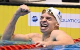 La joie du Français Leon Marchand, champion du monde et nouveau détenteur du record du 400 m 4 nages, le 23 juillet 2023 à Fukuoka