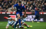 L'arrière français Malvyn Jaminet échappe à la défense argentine, lors de leur test-match de la tournée d'automne, le 6 novembre 2021 au Stade de France