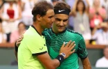 Le Suisse Roger Federer (droite) et l'Espagnol Rafael Nadal lors d'un match du tournoi d'Indian Wells le 15 mars 2017 