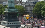 Les manifestants contre la loi travail rassemblés place de la Bastille le 23 juin 2016 à Paris