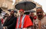 Le patriarche latin de Jérusalem Pierbattista Pizzaballa (C) arrive à Bethléem, le 24 décembre 2023