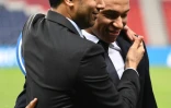 Accolade entre le président du PSG Nasser Al-Khelaïfi et Kylian Mbappé au Parc des Princes, le 22 février 2019