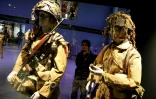 Des uniformes des parachutistes américains exposés au musée Guerre et Paix à Novion-Porcien, en France, le 21 janvier 2018