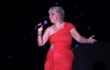 Carolyn Slade Harden, lors d'une épreuve de chant au concours de "Miss Senior America", le 19 octobre 2017 à Atlantic City, dans le New Jersey