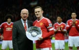 Bobby Charlton aux côtés d'une autre légende de Manchester United Wayne Rooney, le 19 décembre 2015 à Manchester
