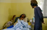 Un Afghan soigné à l'hôpital de Sharan, le 22 juin 2022 après un tremblement de terre meurtrier en Afghanistan
