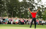 Tiger Woods exulte en remportant le Masters d'Augusta, le 14 avril 2019 Ă Augusta (Etats-Unis)