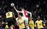 Le milieu de terrain de l'Ajax Amsterdam Edson Alvarez (c) buteur lors de la victoire à domicile sur Lille 3-0 en 1re journée de Ligue des champions le 17 septembre 2019