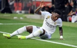 L'attaquant du Real Madrid Vinicius Jr à terre durant le match perdu 4-2 à Gérone mardi soir en championnat d'Espagne.