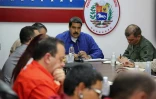 Le président vénézuelien Nicolas Maduro (au centre) au cours d'une réunion avec ses ministres à Caracas le 17 juillet 2017.