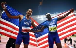 L'Américain Christian Taylor (g) remporte le triple saut devant son compatriote Will Claye (d) aux Mondiaux de Doha le 29 septembre 2019