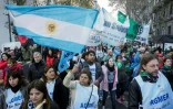 Manifestation de travailleurs de plusieurs secteurs se dirigeant vers la Place de Mai à Buenos Aires, le 14 juin 2018