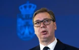 Le président serbe Aleksandar Vucic tient une conférence de presse avec le Premier ministre slovaque et le Premier ministre hongrois lors de leur réunion trilatérale à Komarno, en Slovaquie, le 22 octobre 2024