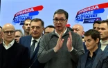 Le président serbe Aleksandar Vucic (c) à Belgrade, le 17 décembre 2023