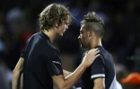 L'Allemand Alexander Zverev (g), victorieux face au Croate Borna Coric en demi au Masters 1000 de Miami, congratule son adversaire, le 29 mars 2018
