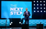 Le chef du parti Reform UK, Nigel Farage, prononce son discours de clôture à l'issue de la deuxième et dernière journée de la conférence du parti à Birmingham, dans le centre de l'Angleterre, le 6 septembre 2025