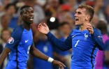 Paul Pogba et Antoine Griezmann lors de la demie-finale de l'Euro-2016 le 7 juillet 2016 à Marseille