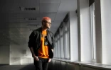 Le lançeur d'alerte canadien Christopher Wylie pose pour des photographes à Londres le 26 mars 2018.