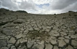 Le sol désséché du réservoir de La Concepción, au sud de Tegucigalpa, dont le niveau d'eau est tombé à 30 %, le 15 août 2026 au Honduras