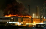 La salle de concert Crocus City Hall en flammes après une fusillade, le 22 mars 2024 à Krasnogorsk, dans la banlieue de Moscou