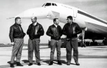 L'équipage du Concorde 001 avec André Turcat (2è à gauche), le 28 février 1969 à Toulouse