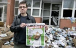 Charb brandit le 2 novembre 2011 une édition spéciale de Charlie Hebdo, après une tentative d'incendie du siège du journal à Paris. Charb sera tué dans l'attaque de janvier 2015