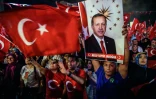 Les partisans d'Erdogan manifestent le 23 juillet 2016 place Taksim à Istanbul