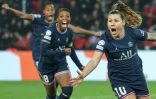 La joie de l'attaquante suisse du Paris Saint-Germain Ramona Bachmann, après avoir égalisé (2-2) contre le Bayern Munich, lors des prolongations du quart de finale retour de la Ligue des Champions, le 30 mars 2022 au Parc des Princes