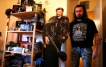 Xavier Samson, un fan de Johnny Hallyday entouré de souvenirs de son idole, chez lui à Caen, le 5 décembre 2017 