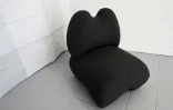 Le fauteuil "Domna" de la designer ukrainienne  Victoria Yakusha exposé  dans le cadre du "Fuorisalone" à Milan, le 9 juin 2022 