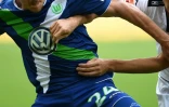 Le logo de "Volkswagen" sur le maitllot d'un joueur de l'équipe de Wolfsburg lors d'un match  contre l'équipe de Moenchengladbach le 3 octobre 2015 à Moenchengladbach