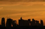 Le quartier d'affaires de la Défense, près de Paris, au coucher du soleil, le 19 juin 2024