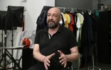 Membre et co-administrateur de la page Facebook "Ne pas vivre avec des ours", Dimitris Mitsopoulos, lors d'un entretien avec l'AFP à Kastoria, dans le nord-ouest de la Grèce, le 22 juin 2026
