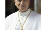 Photo prise et distribuée le 16 mai 2025 par les médias du Vatican montrant le portrait officiel du pape Léon XIV au Vatican
