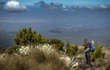 Le guide Charles Kibaki Muchiri lors d'une randonnée vers le sommet du Mont Kenya, dans le parc national du Mont Kenya, le 6 mars 2025