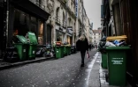 Dans une rue de Paris, le 3 février 2020, où les ordures ne sont pas ramassées depuis plusieurs jours en raison d'une grève des éboueurs