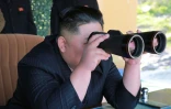 Photo publiée par l'agence officielle nord-coréenne KCNA montrant le leader Kim Jong Un assistant à des exercices militaires le 9 mai 2019