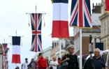 Les drapeaux britanniques et français flottent à Windsor, à l'ouest de Londres, le 6 juillet 2025, avant une visite d'Etat du président français Emmanuel Macron