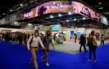 Des visiteurs au salon du tourisme Fitur, le 19 mai 2021 Ă Madrid, en Espagne