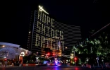 Un message "L'espoir rayonne" sur la façade d'un hôtel du Strip de Las Vegas, désert, le 27 avril 2020