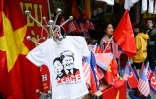 T-shirts représentant Donald Trump et Kim Jong Un en vente dans les rues de Hanoï