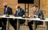 Bruno Lemaire, Jean Castex et Emmanuel Macron  à l'Elysée le 12 juillet 2021 lors d'une rencontre avec les constructeurs automobiles