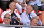 Le président de Lyon Jean-Michel Aulas (d) et son conseiller Bernard Lacombe suivent le match face à Nancy au stade Marcel Picot, le 14 août 2016