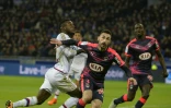 Le Lyonnais Maxwell Cornet face au Bordelais Cédric Yambéré, le 3 février 2016, à Lyon